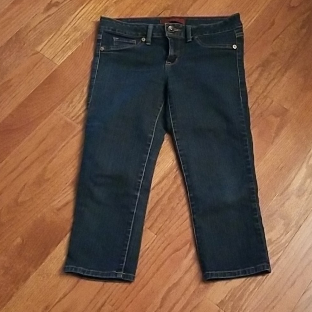 3/$20 🎉 Dark denim capris